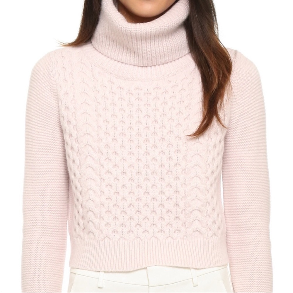 Beautiful and soft Club Monaco sweater in light pink size M